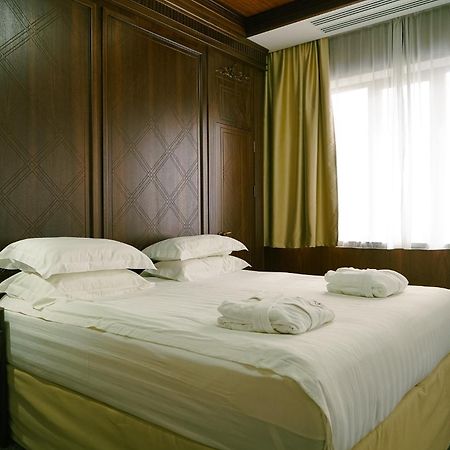 City Hotel בישקק מראה חיצוני תמונה