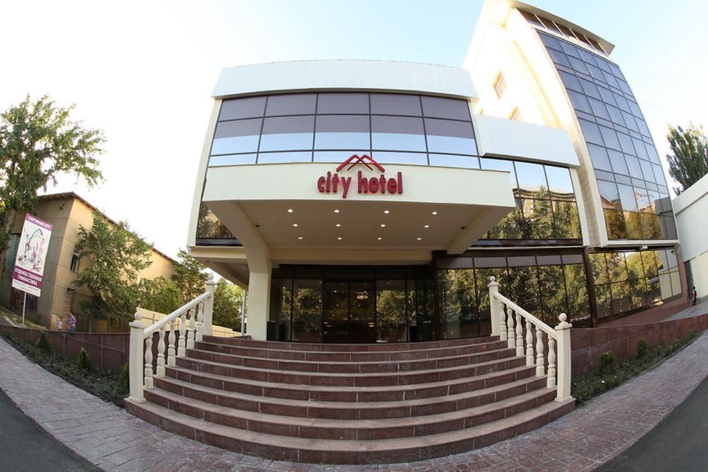 City Hotel בישקק מראה חיצוני תמונה