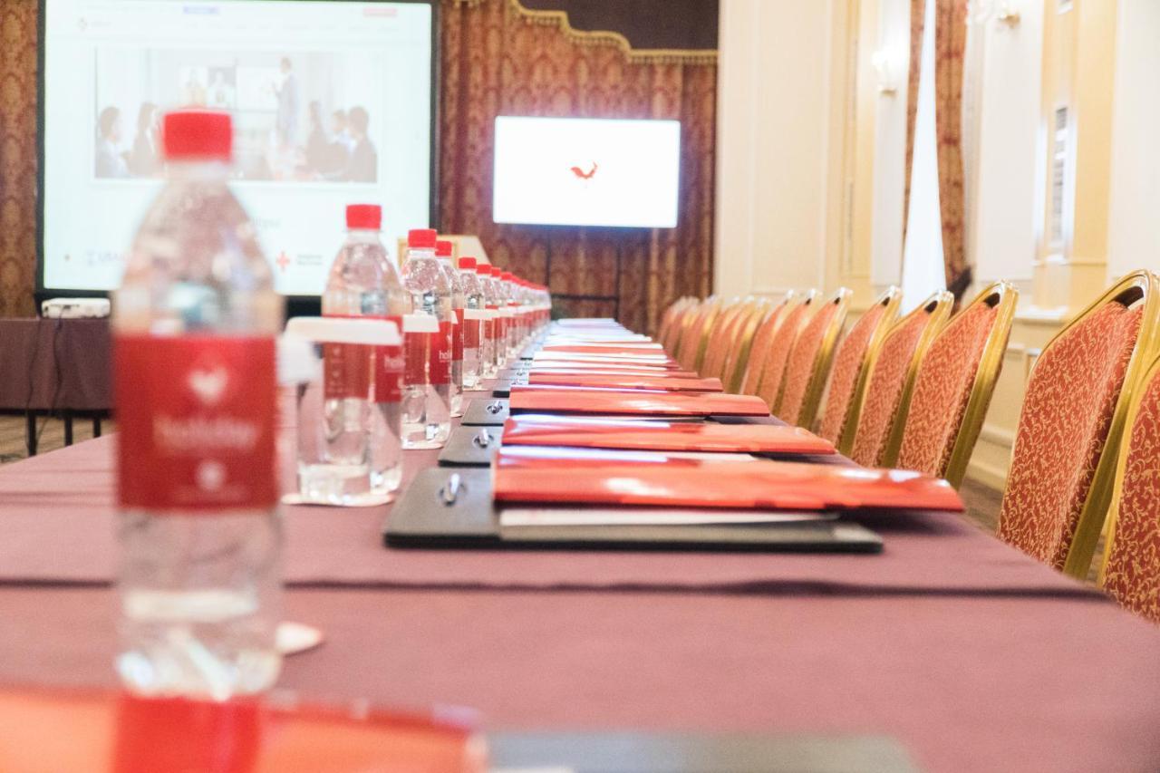 City Hotel בישקק מראה חיצוני תמונה