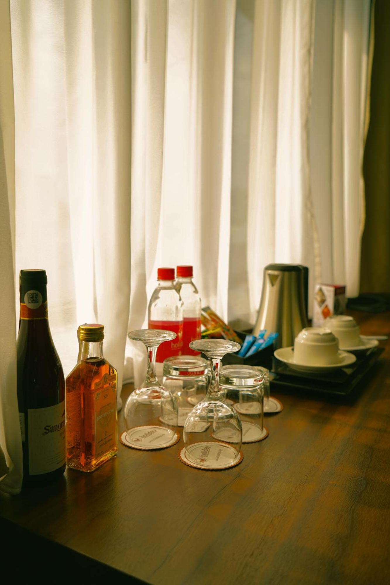 City Hotel בישקק מראה חיצוני תמונה