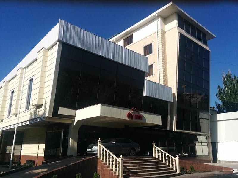City Hotel בישקק מראה חיצוני תמונה