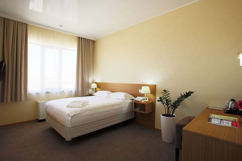 City Hotel בישקק מראה חיצוני תמונה