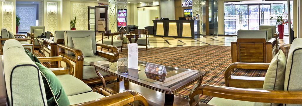 City Hotel בישקק מראה חיצוני תמונה