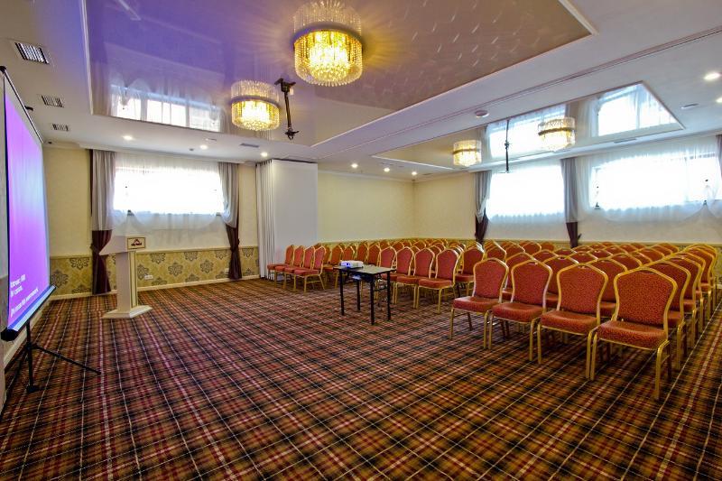 City Hotel בישקק מראה חיצוני תמונה