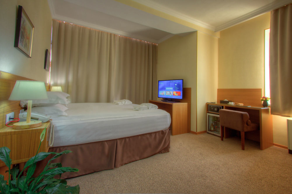 City Hotel בישקק מראה חיצוני תמונה